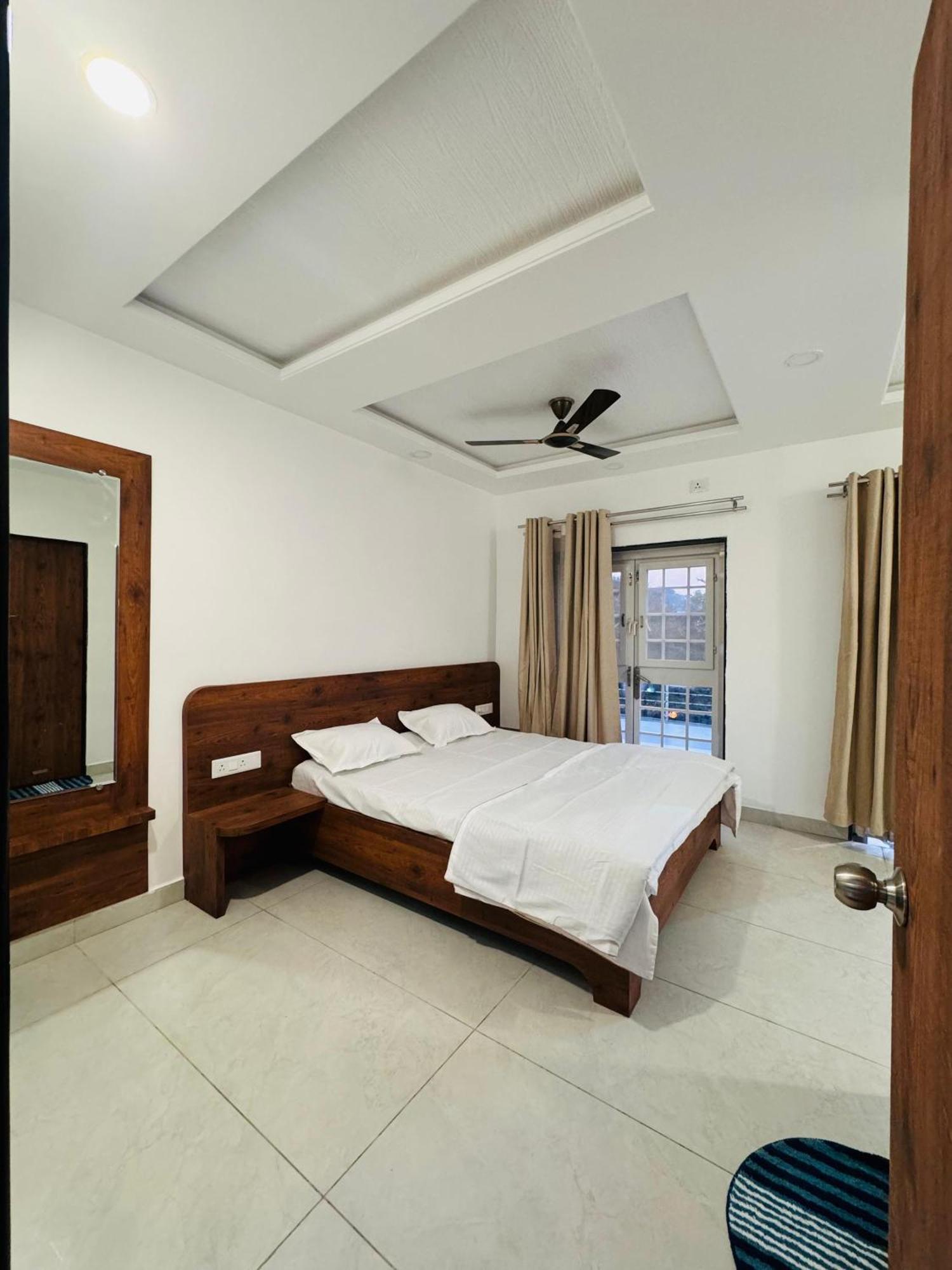 Hotel The Gulmohar, Chikhaldara Exterior foto